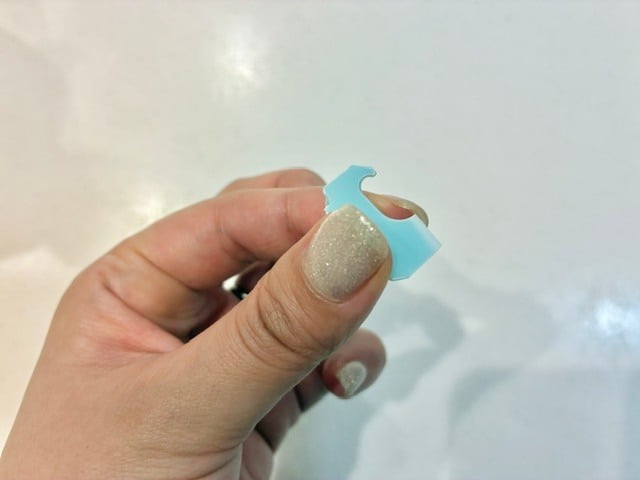 折る
