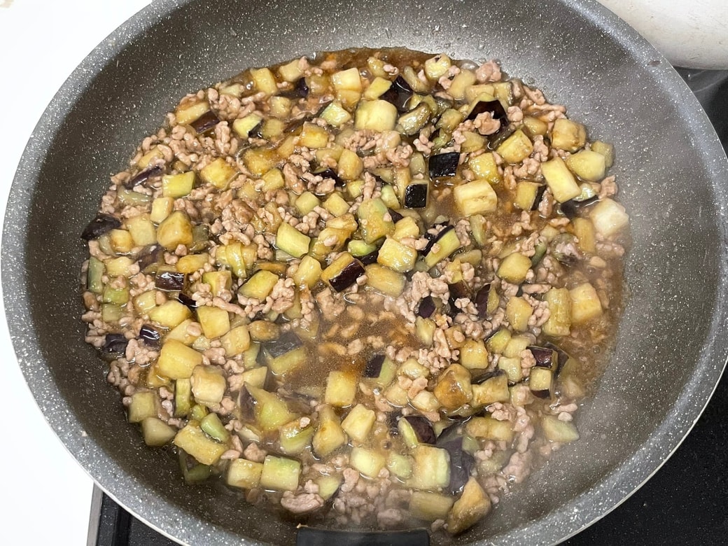 なす照りそぼろ丼