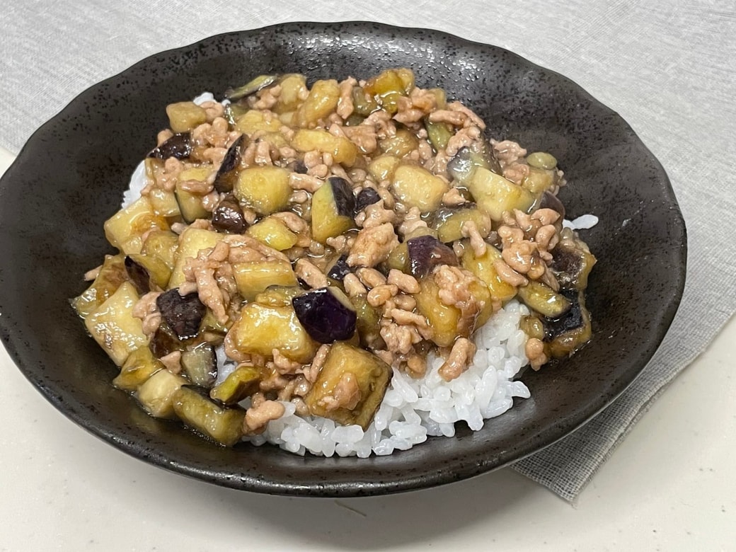なす照りそぼろ丼