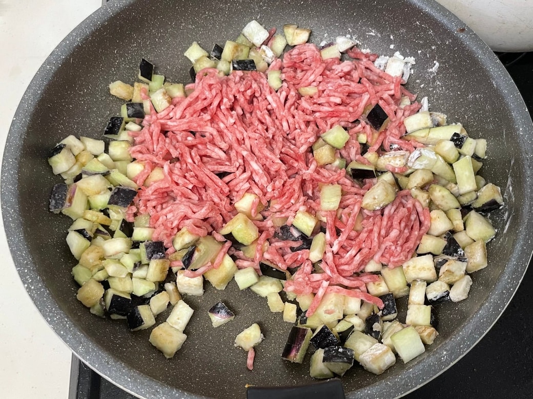 なす照りそぼろ丼