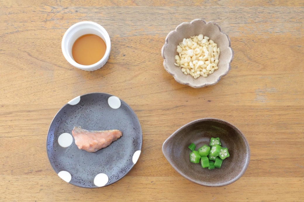「鮭とオクラと天かすのおにぎり」
