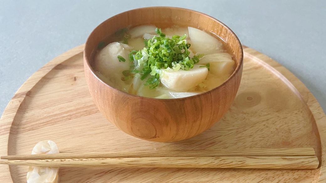 里芋と玉ねぎのみそ汁