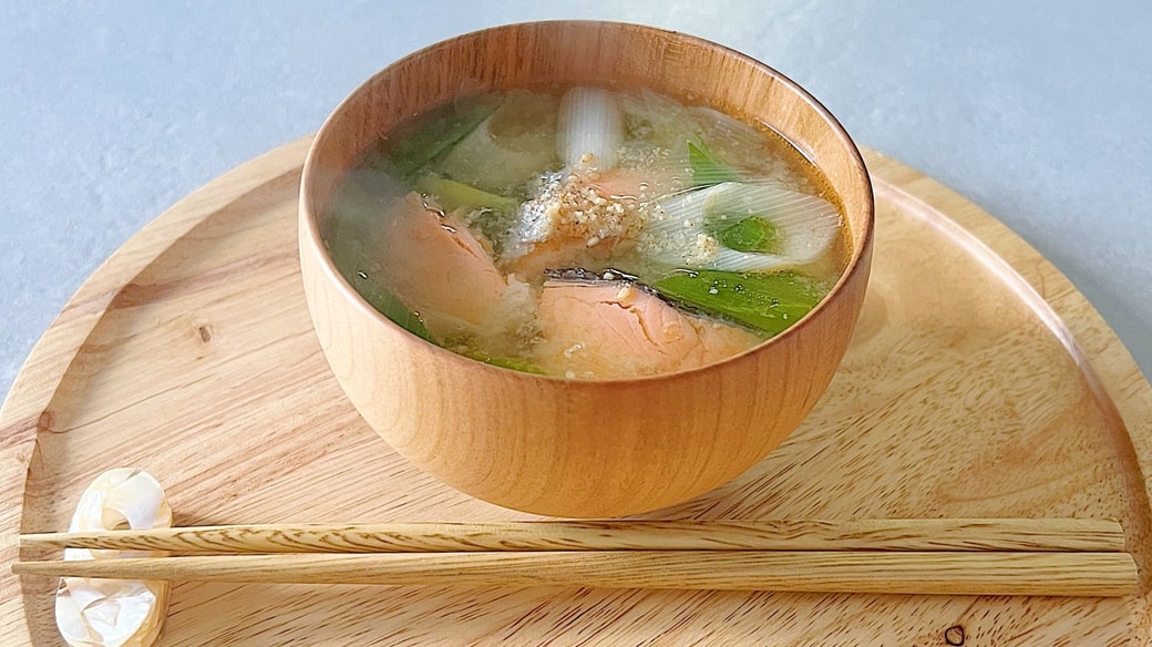 秋鮭と長ネギのみそ汁