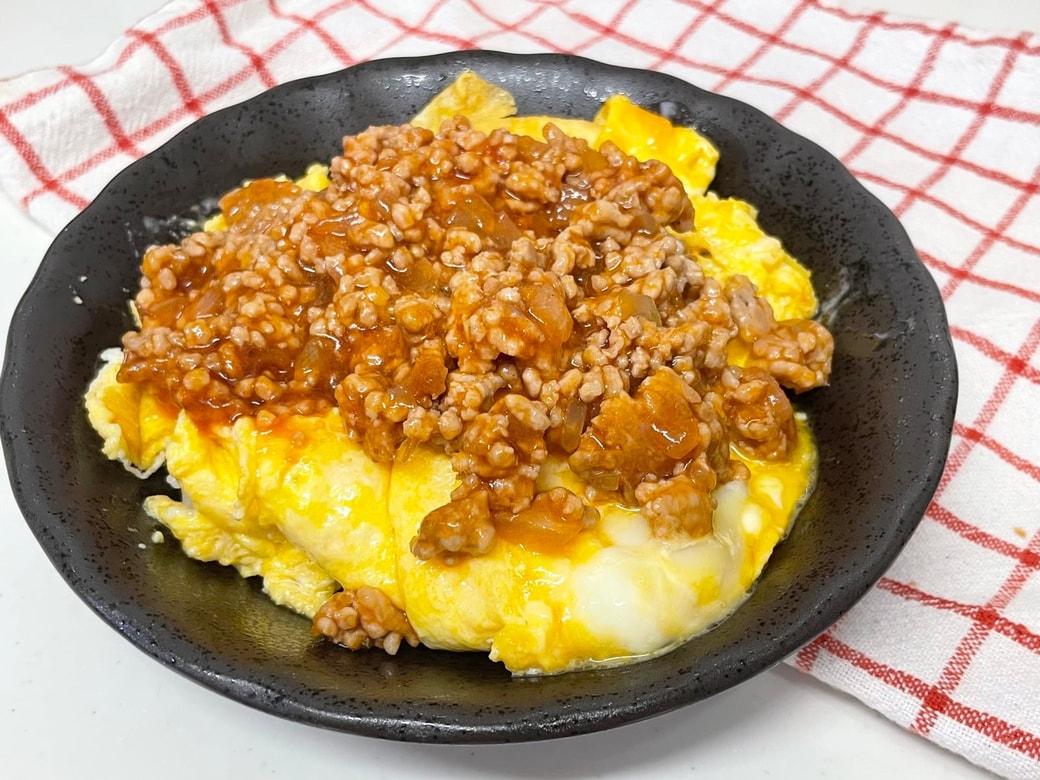 オムレツ丼