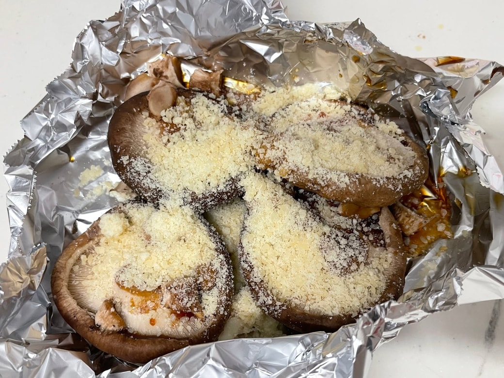 しいたけのガーリックチーズホイル焼き