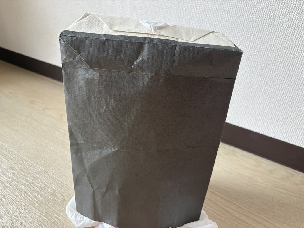 紙袋を被せた様子
