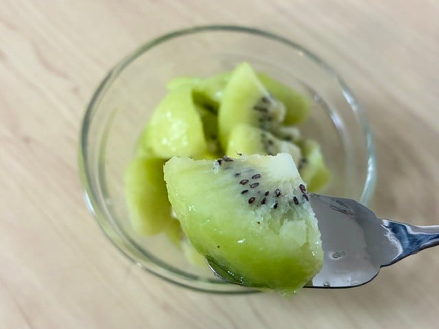キゥイのむき方