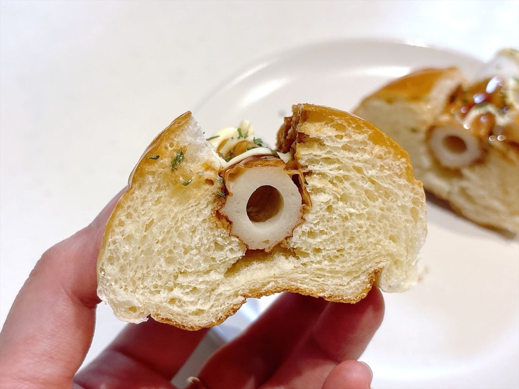 ちくわのむっちり感と、ロールパンのやわらかさが合う