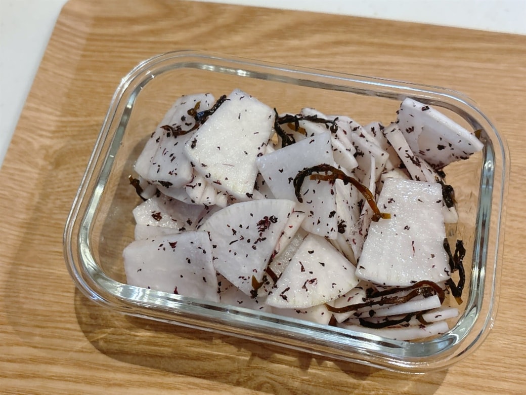 できあがった「大根のゆかり和え」