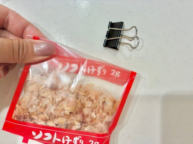 留める
