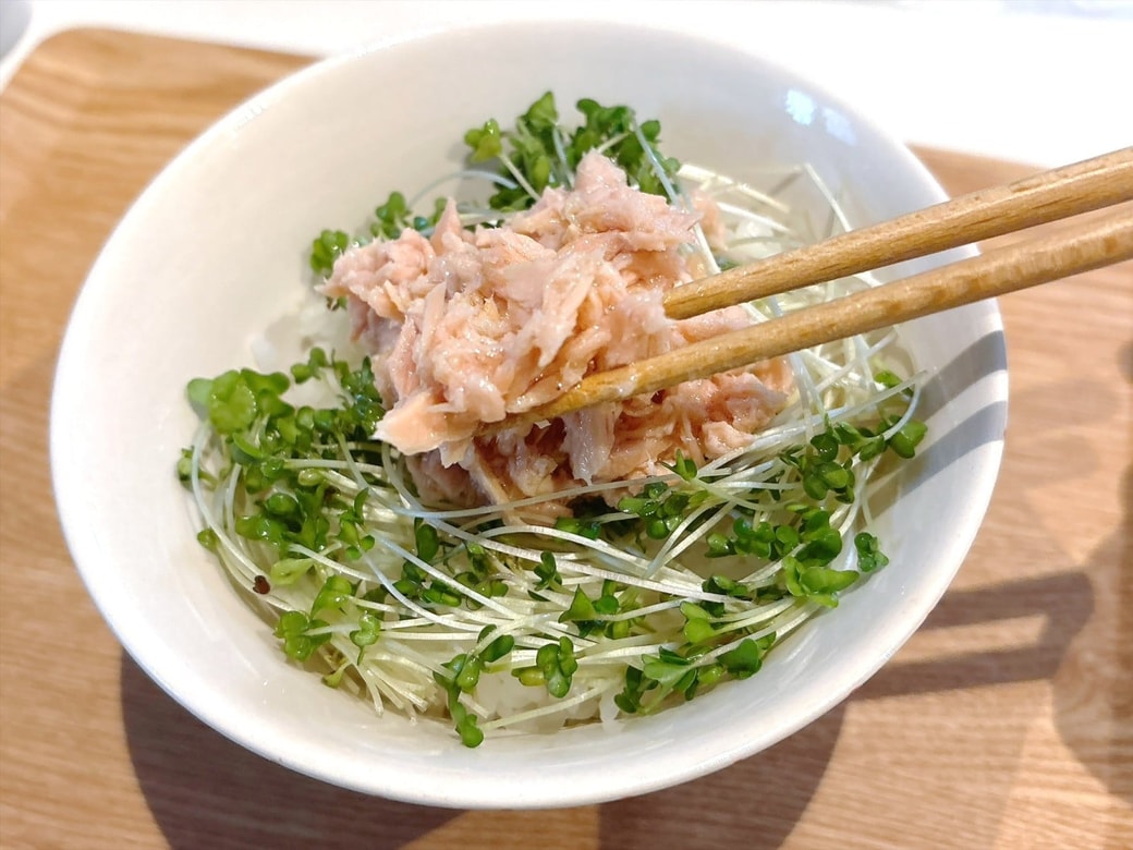 手順2.ツナを大さじ1のせる