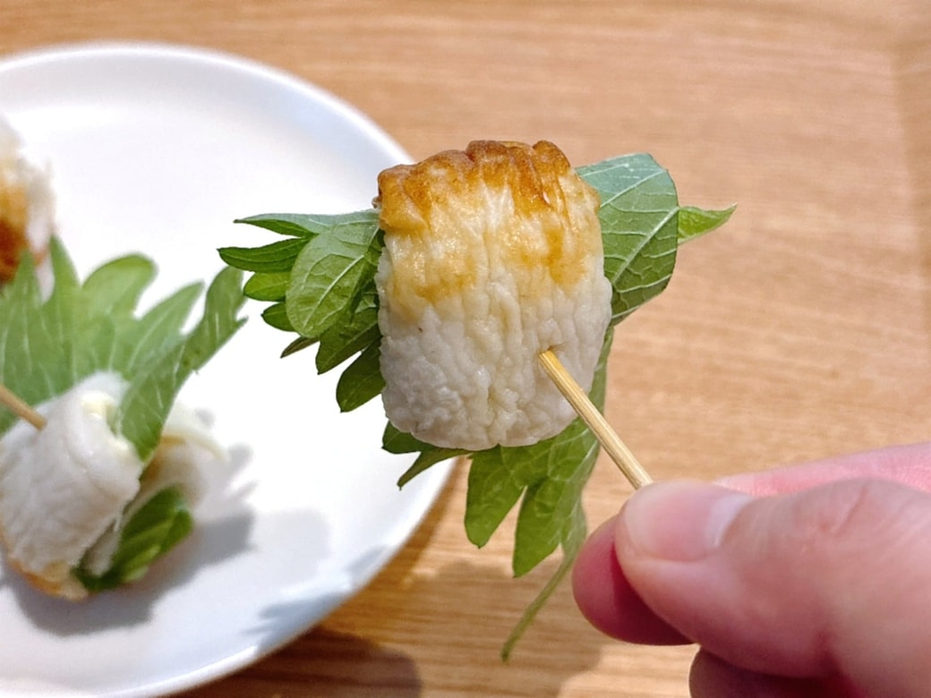 ちくわの甘さと、チーズの塩味と大葉のさわやかな風味がよく合う