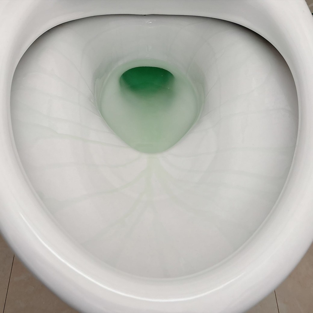 ふち裏にかけると、液がたれて便器全体に落ちてくるので、効率がいい