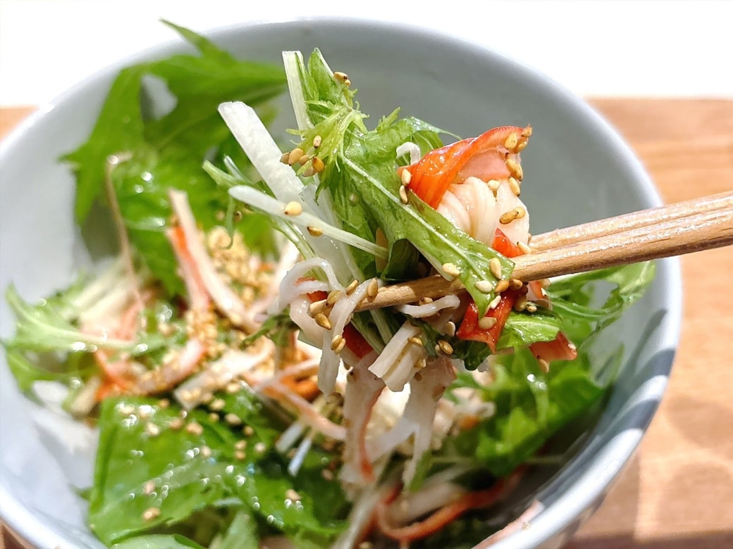 ごま油の香りとダシダの旨味がきいていて、水菜がどんどん進む