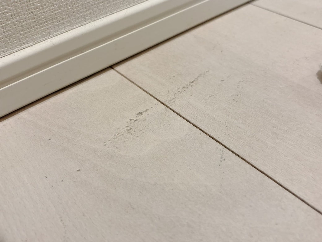ザラついた床の汚れ