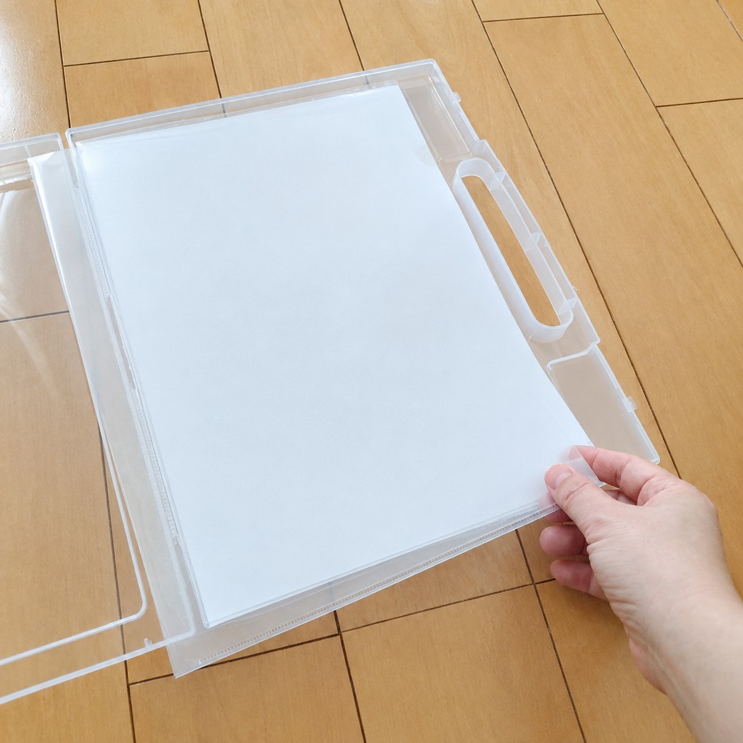 ケースに入れたクリアファイル