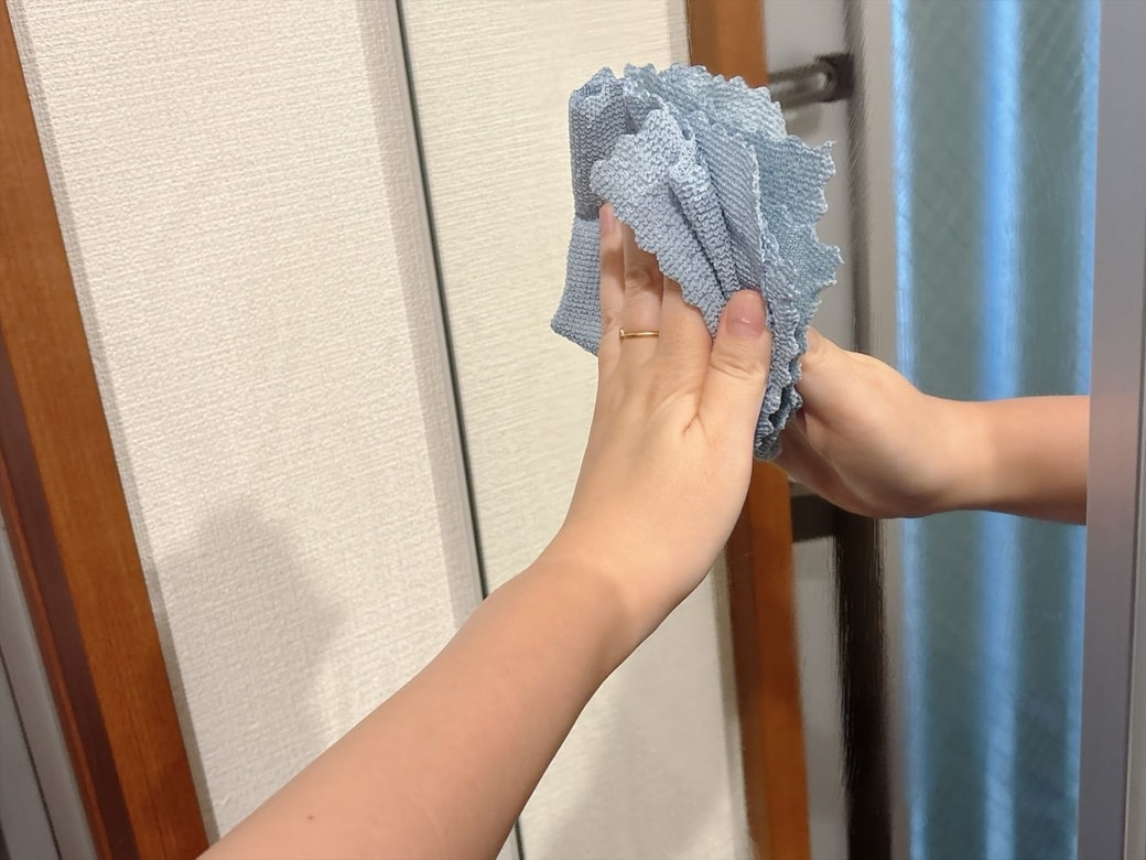 手順2．鏡をくまなく拭く