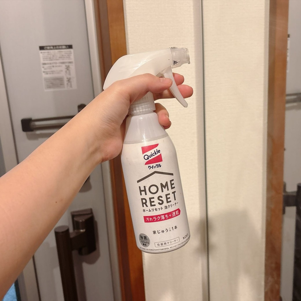 鏡のお手入れに使う「クイックルホームリセット」