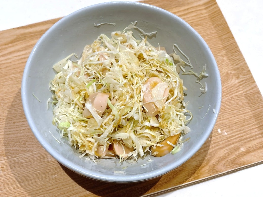 できあがった「魚肉ソーセージと千切りキャベツの中華蒸し」