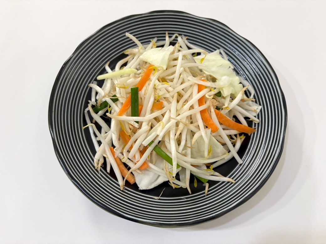 耐熱皿に野菜を広げる