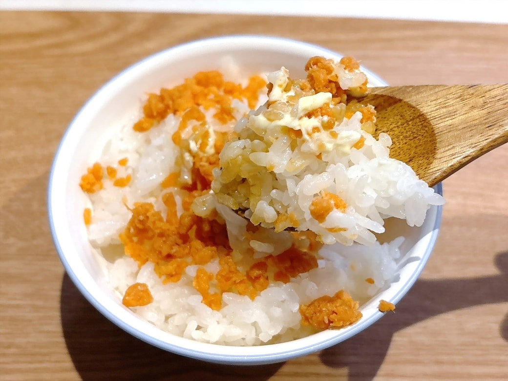 バター風味マーガリンはごはんの熱ですぐに溶ける