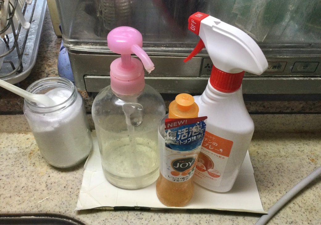 牛乳パックを洗剤の受け皿として使う