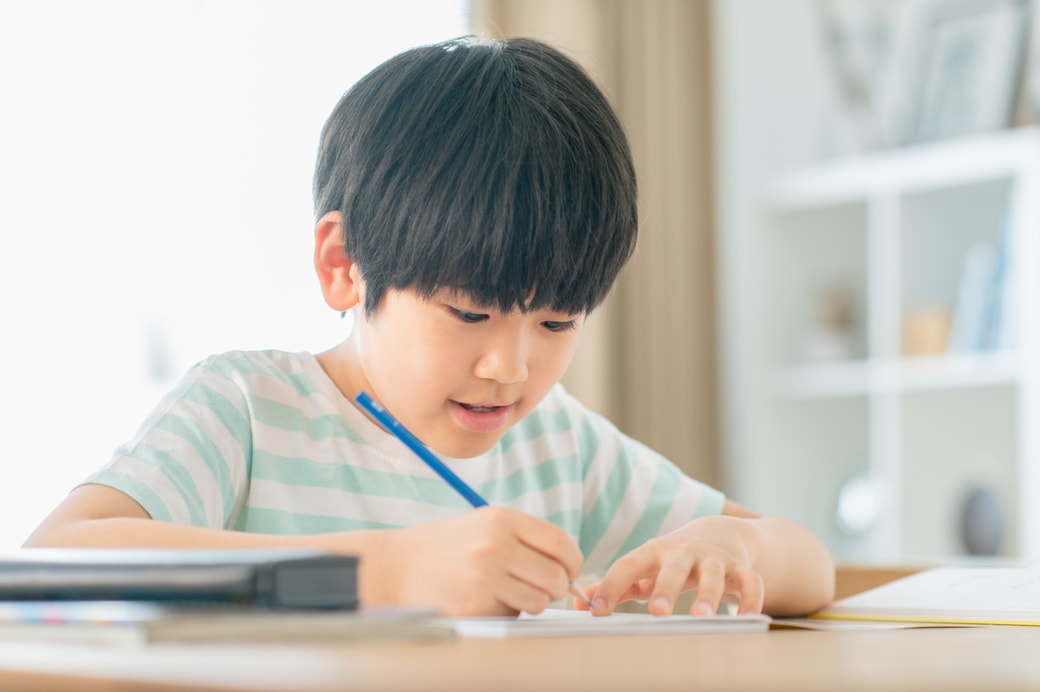 勉強する子ども