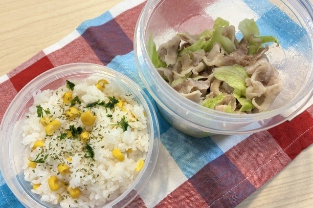 キャベツと豚バラのレンジ蒸しとコーンピラフ風作り方