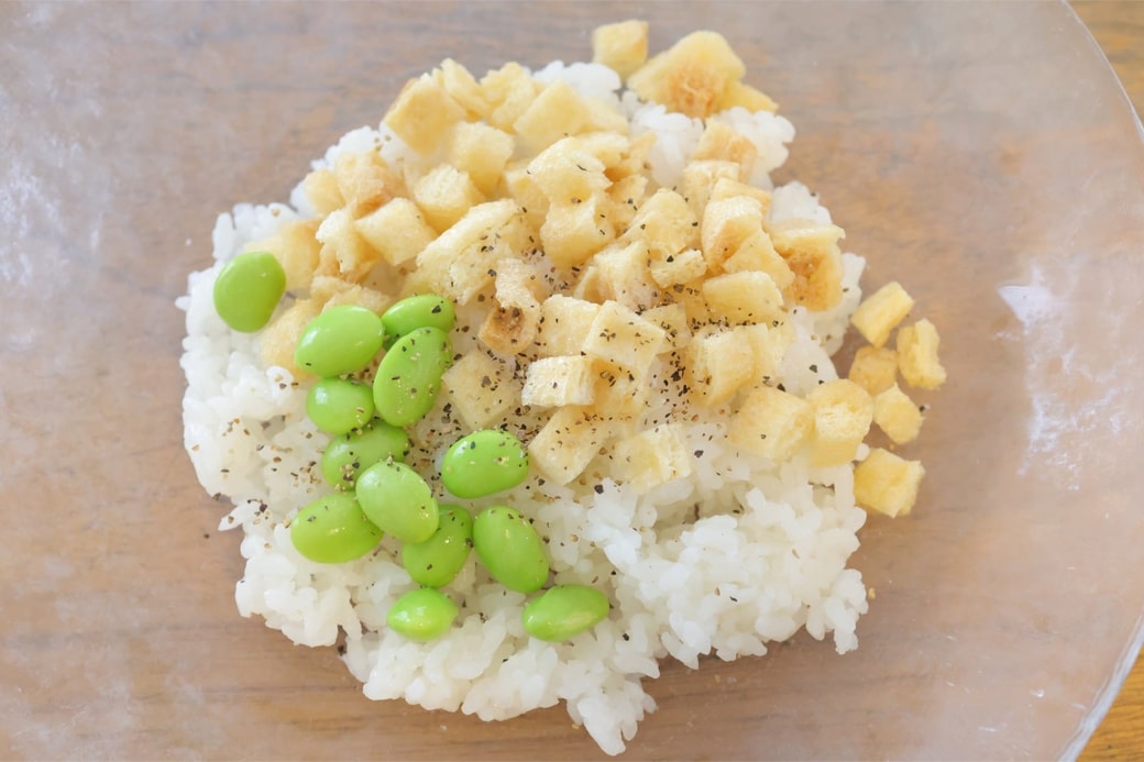 「えだまめと油揚げのおにぎり」