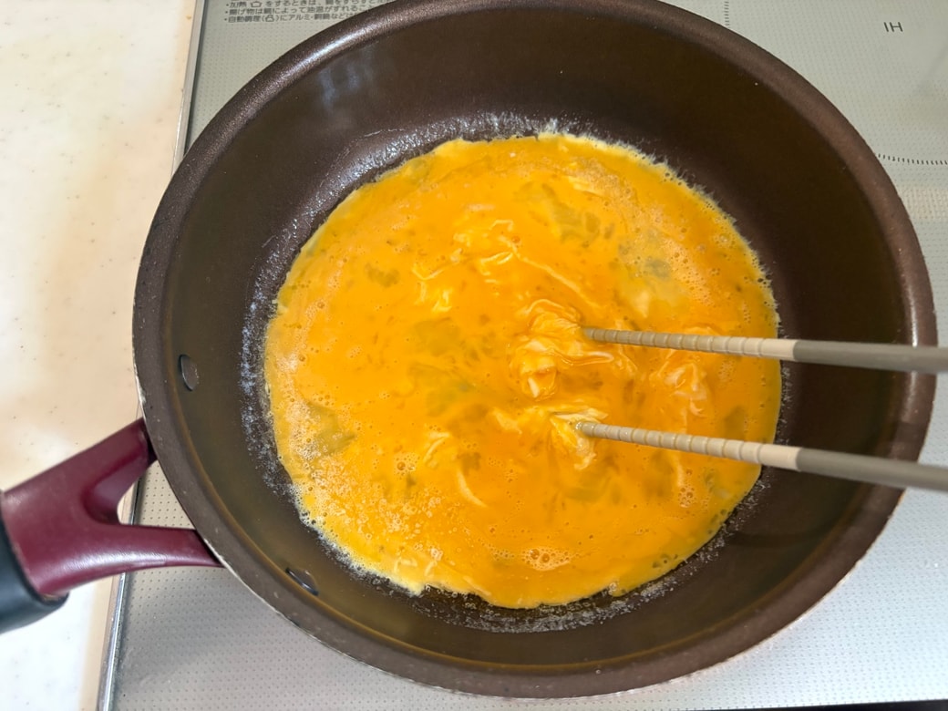 半熟卵を焼く