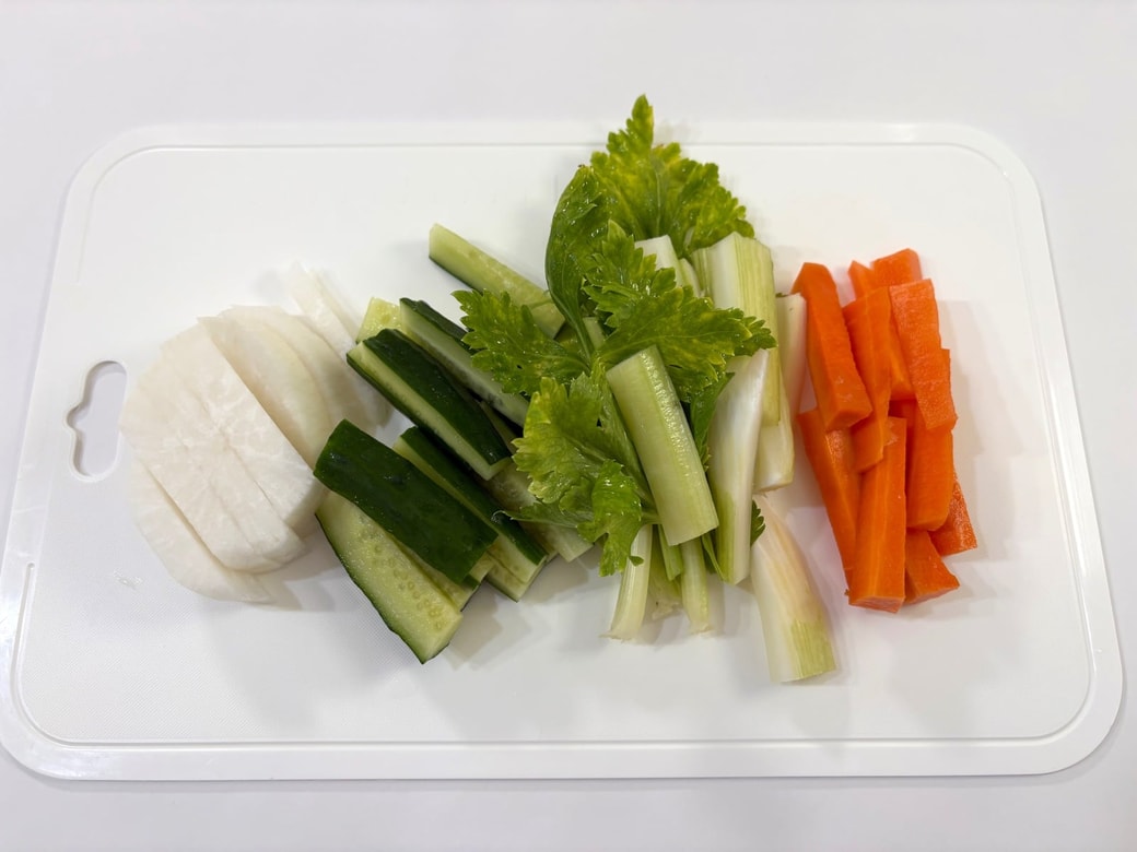 各野菜をカットする