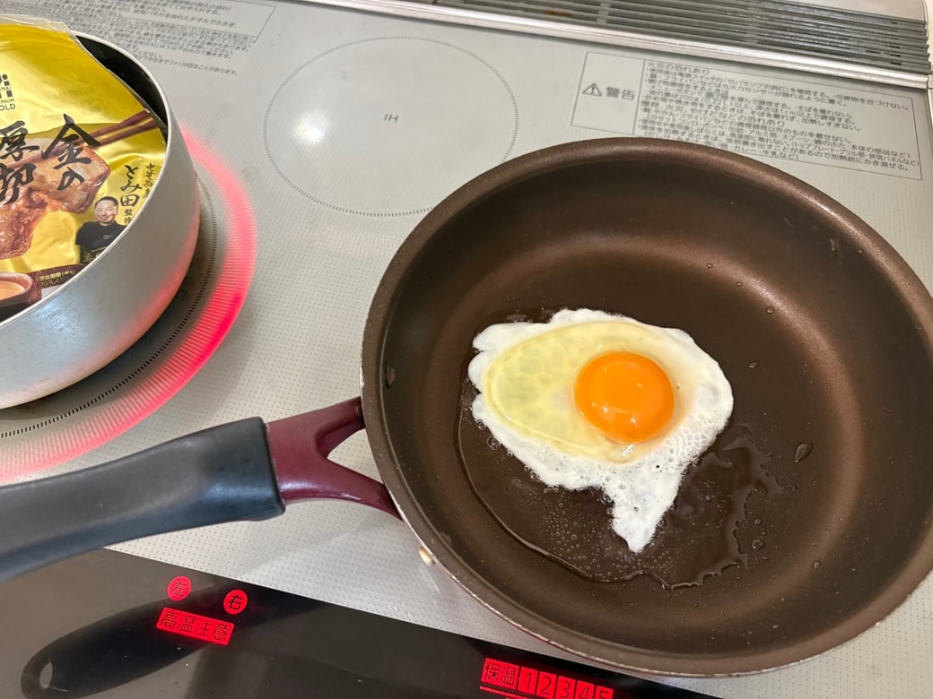 目玉焼きを作る