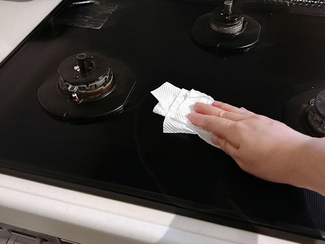 手順3.乾いたキッチンペーパーで仕上げ拭きする