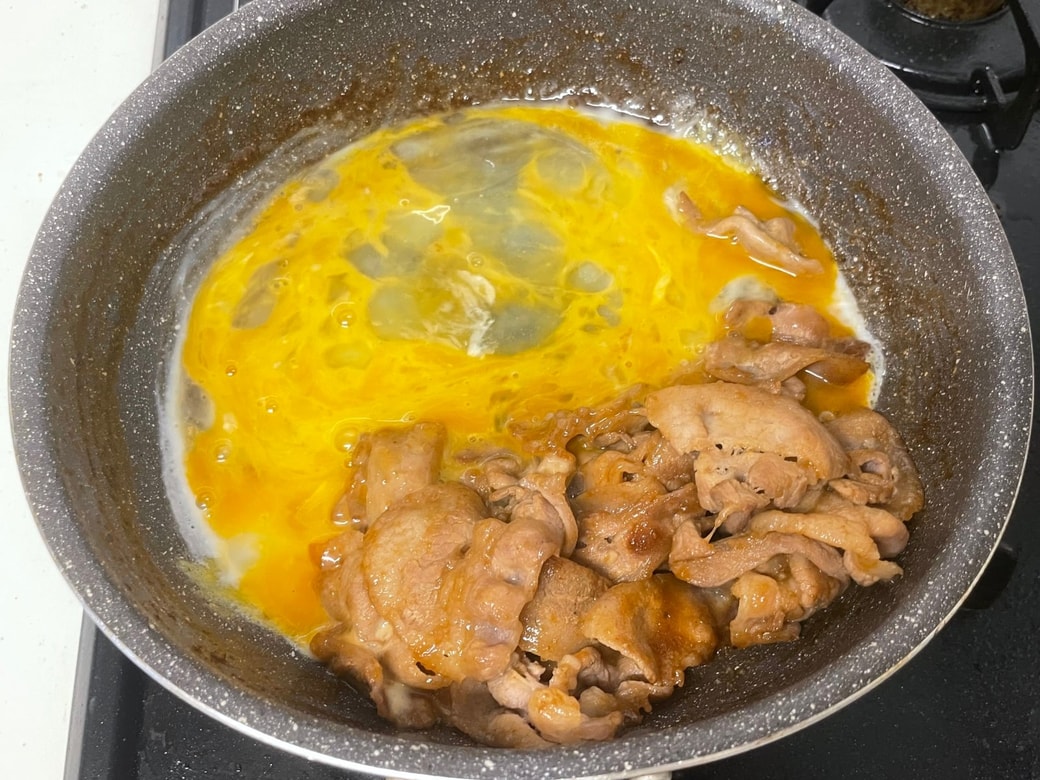 たま豚カルビ丼