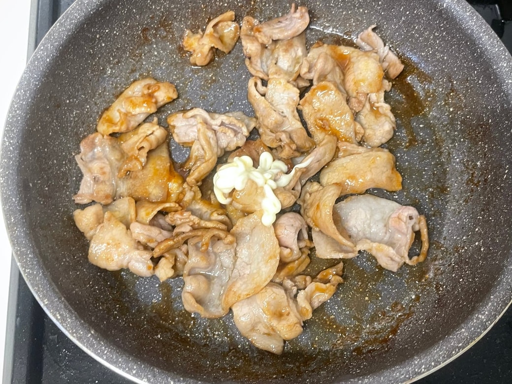 たま豚カルビ丼
