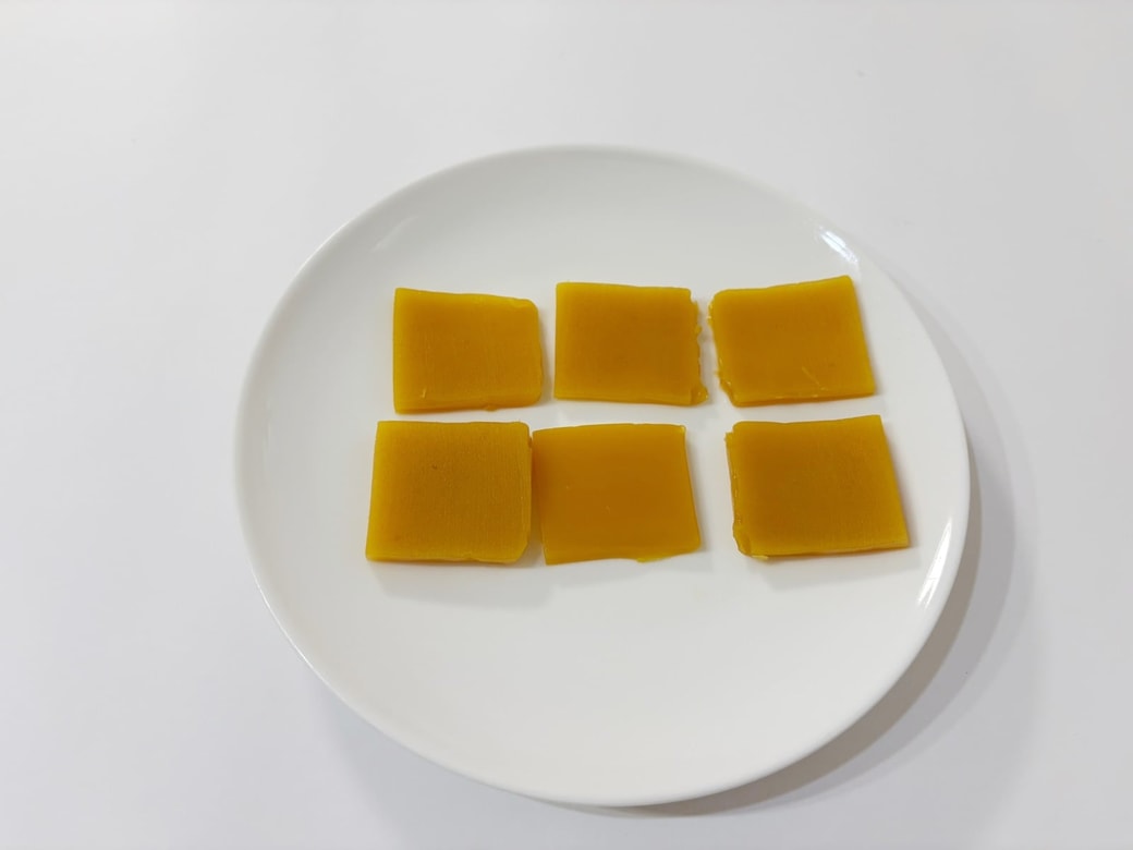 ようかんを薄めにスライスする