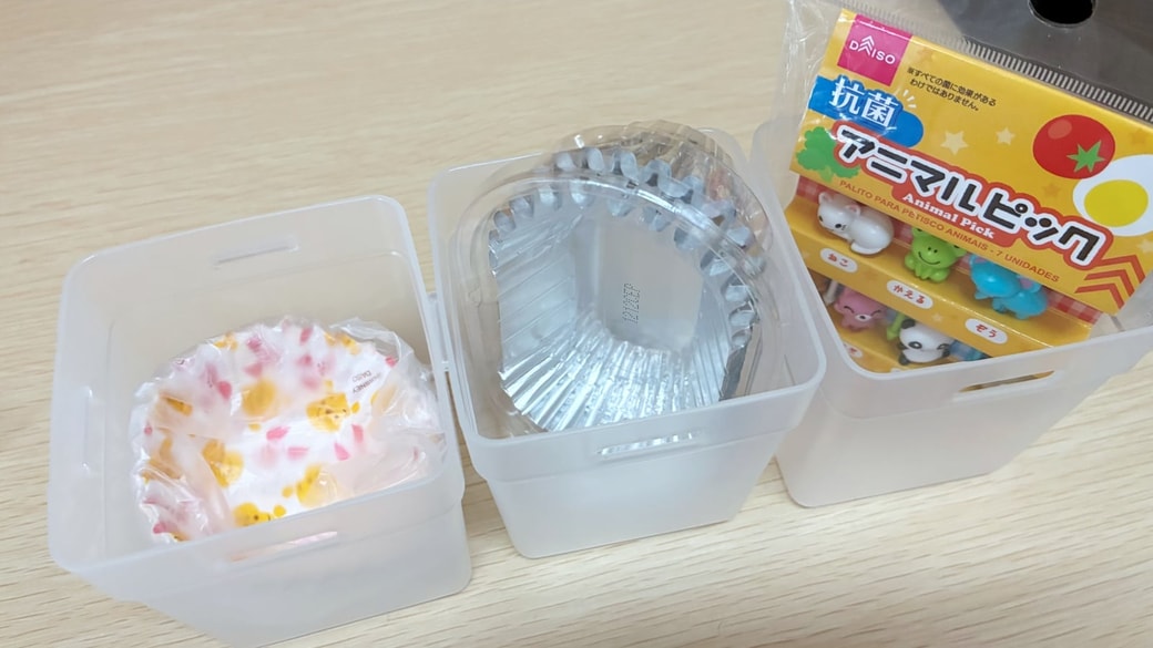 お弁当グッズの収納にくつした整理カップを活用