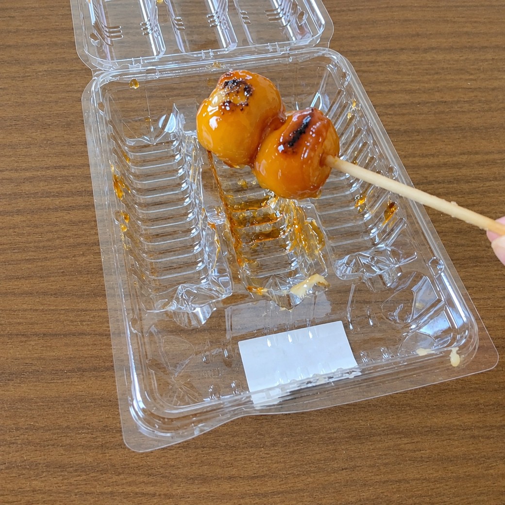 串つき団子を持つ人