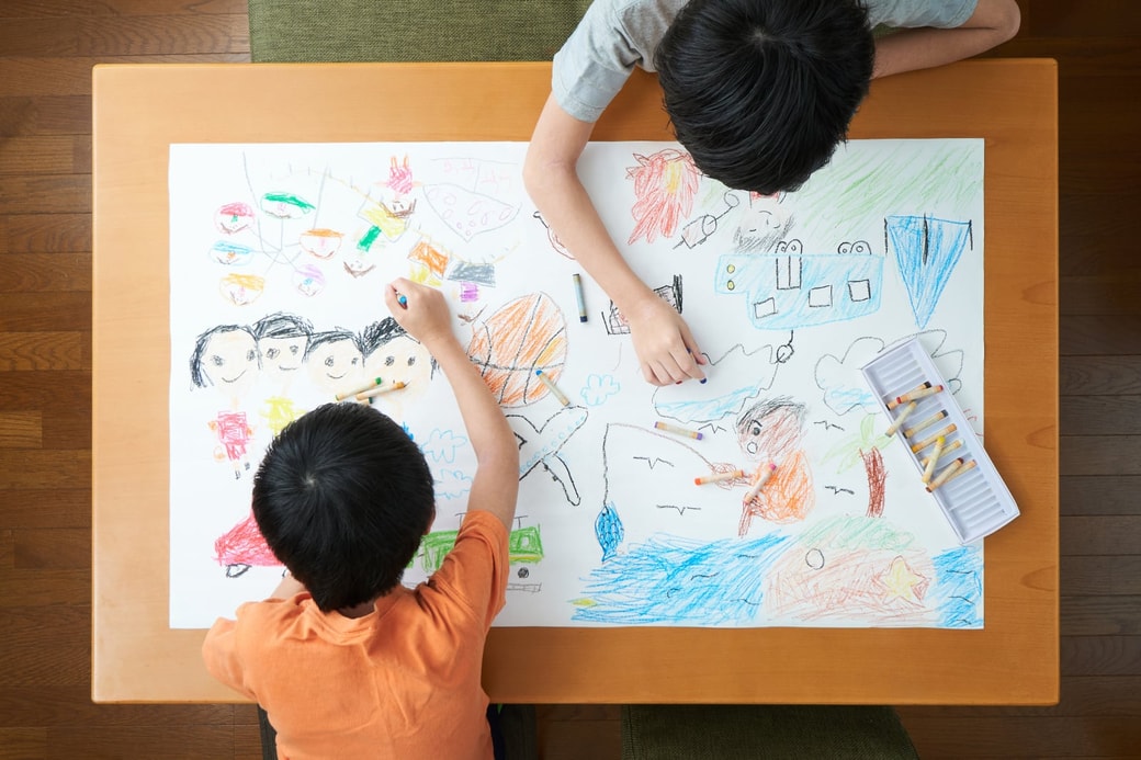 絵を描く子ども
