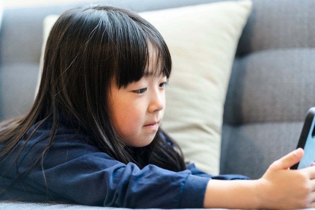 AIに相談する子ども