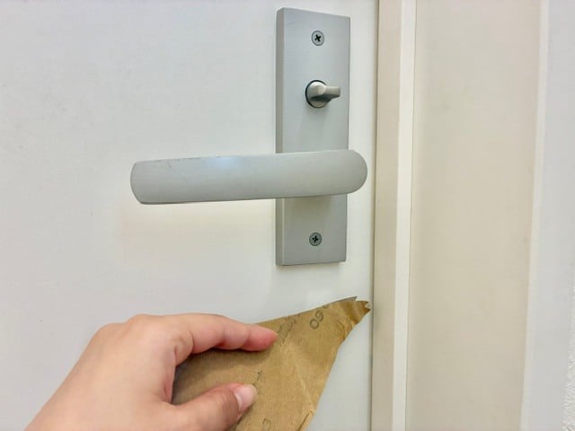 差し込む