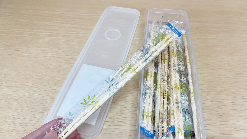 パスタストッカーに個包装の割り箸などを収納