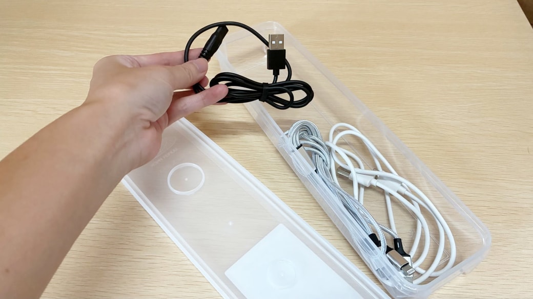 パスタストッカーに充電ケーブルを収納