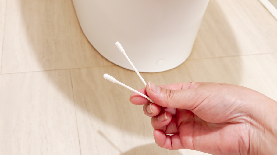 境目掃除に綿棒を使用
