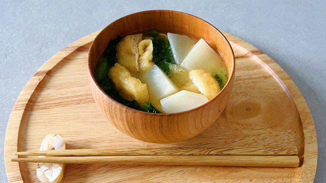 カブと油揚げのみそ汁