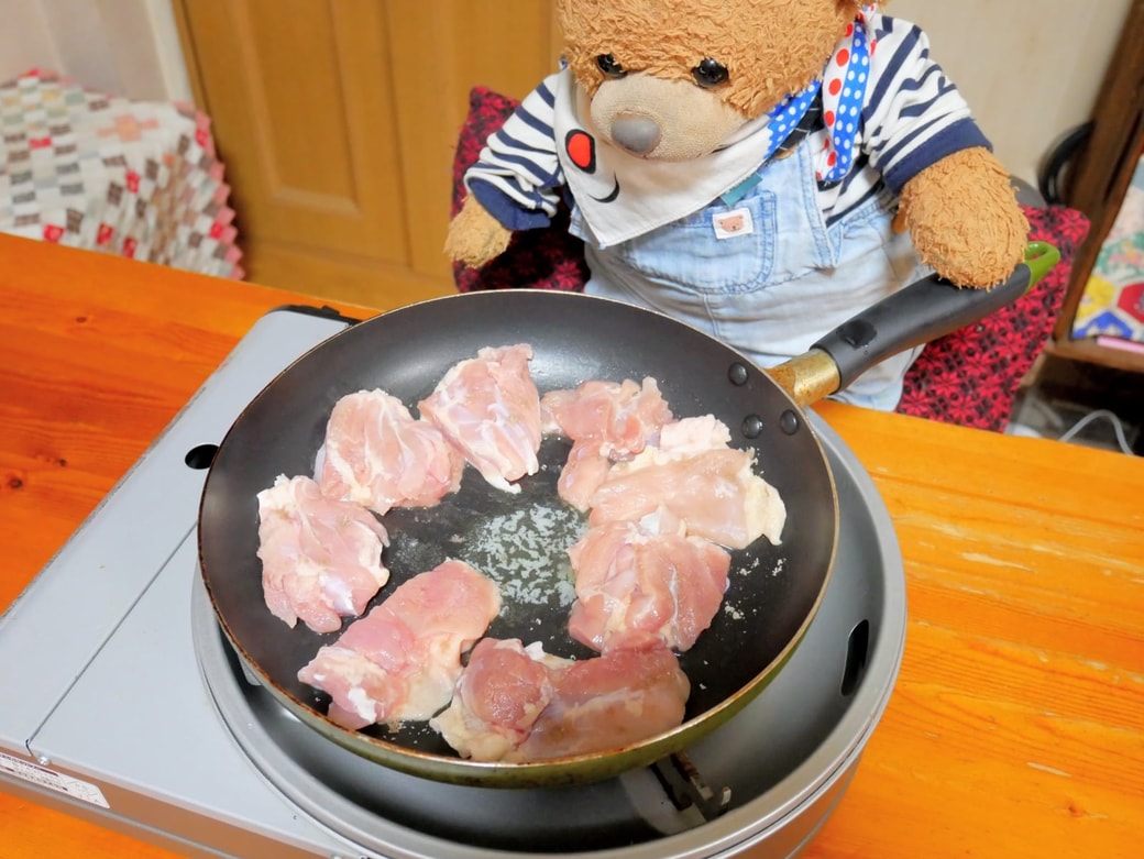 鶏肉の皮を下で焼く