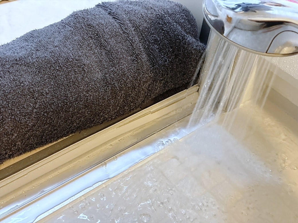 水気はそのままにせず、マイクロファイバークロスで拭き取る