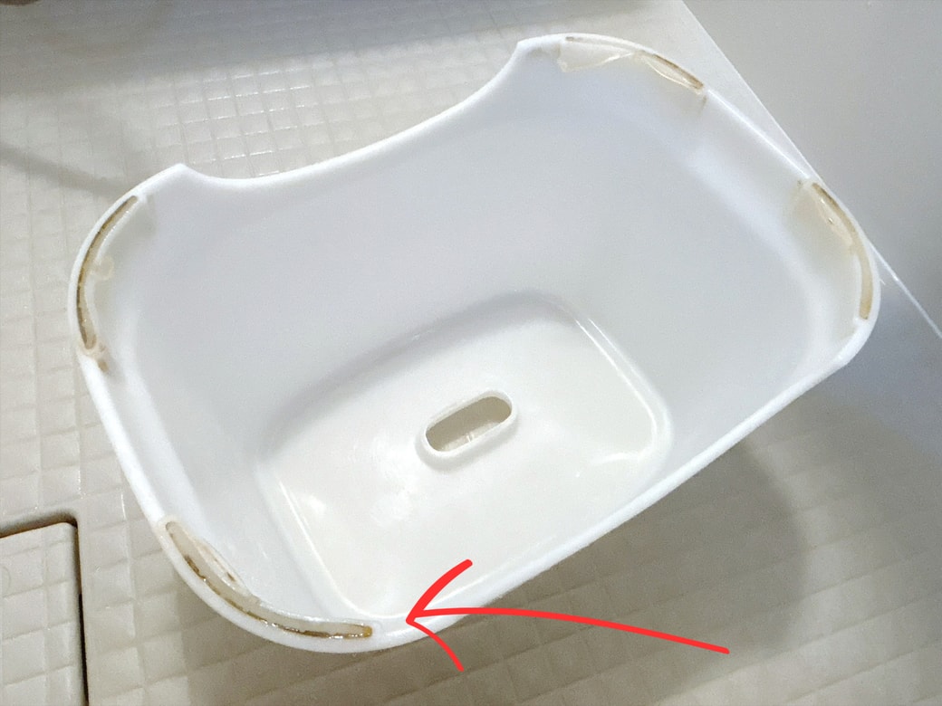 足の部分にカビが生えた風呂イス
