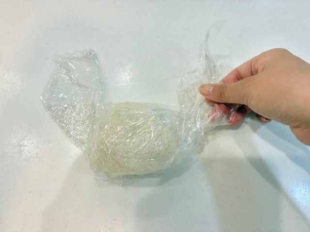 折る