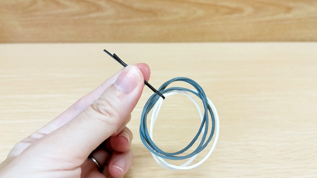 輪ゴム収納にヘアピンを活用